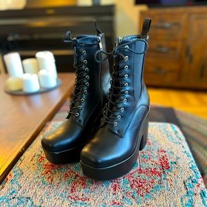 Lamoda Morning Stroll Chunky Platform Ankle Boots